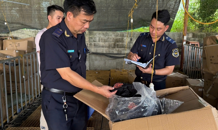 Phát hiện hàng nghìn sản phẩm nghi giả mạo nhãn hiệu nổi tiếng tại các cửa khẩu