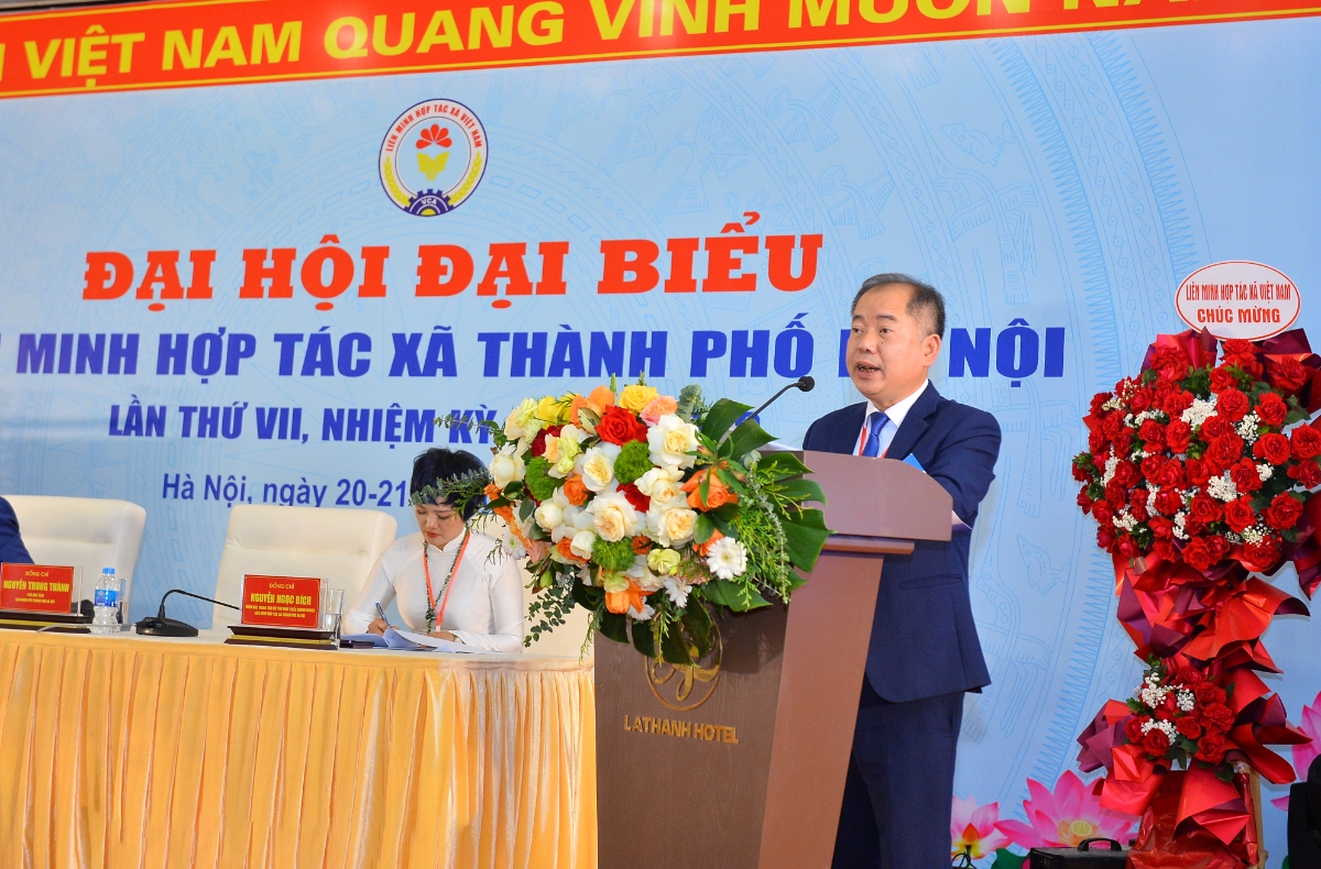 Ông Nguyễn Trung Thành- Phó Chủ tịch Liên minh HTX TP. Hà Nội báo cáo kết quả hoạt động nhiệm kỳ 2020-2025 và phương hướng nhiệm vụ nhiệm kỳ 2025-2030
