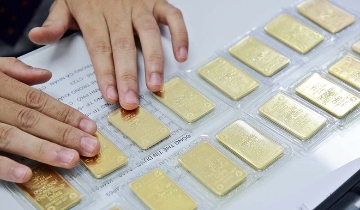 Giá vàng trong nước lùi sâu, về quanh mốc 162 triệu đồng/lượng