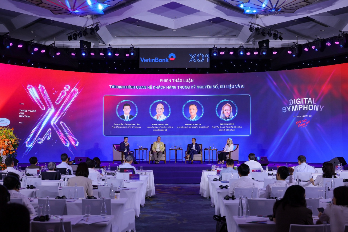 Phiên thảo luận panel “Tái định hình quan hệ khách hàng trong kỷ nguyên số, dữ liệu và AI”