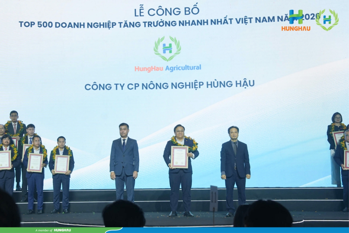 Công ty Cổ phần Nông nghiệp Hùng Hậu vẫn được đánh giá là Top 500 doanh nghiệp tăng trưởng nhanh nhất Việt Nam năm 2026. Trong ảnh được công bố trên website SJ1, đại diện công ty được vinh danh trong bảng xếp hạng FAST500 vào ngày 22/04/2026.
