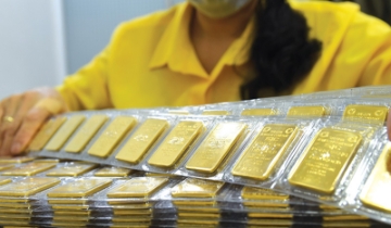 Cả vàng nhẫn và vàng miếng cùng giảm tới 700.000 đồng/lượng