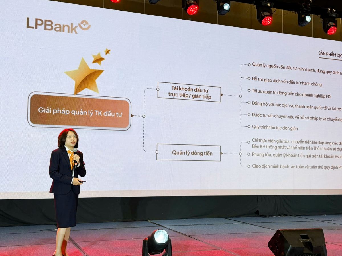 Bà Trần Nhị Hà – Phó Giám đốc Ngân hàng Doanh nghiệp LPBank thuyết trình trước các startup và quỹ đầu tư tại DAVAS 2026.