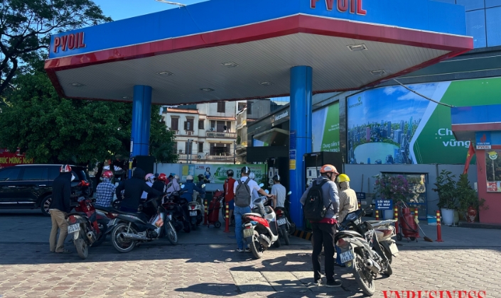 Xăng RON95-III giảm gần 1.400 đồng/lít trước thời điểm chuyển sang E10