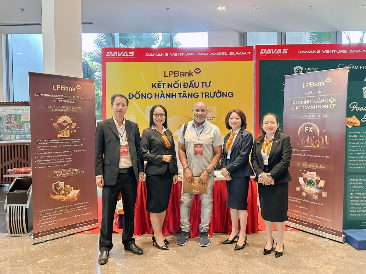 Gian hàng của LPBank cũng thu hút nhiều đại diện các Quỹ đầu tư đến tìm hiểu.