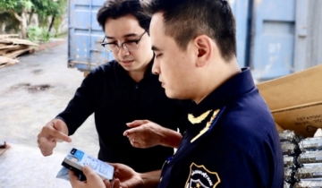 Hàng giả hết thời lộng hành từ cửa khẩu đến livestream