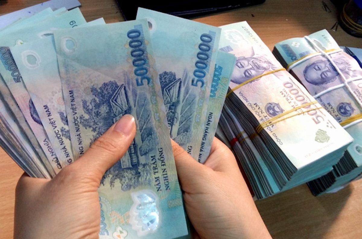 Chỉ trong 4 tháng, đã có khoảng 360.000 tỷ đồng tiền mặt được rút ra khỏi hệ thống ngân hàng.