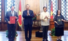 Tổng Bí thư, Chủ tịch nước Tô Lâm và Tổng thống Philippines Ferdinand Romualdez Marcos Jr. chứng kiến lễ trao các văn kiện hợp tác giữa hai nước