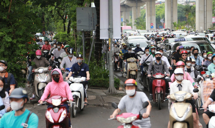 Lộ trình chuyển đổi sang phương tiện xanh tại Hà Nội đang dần hình thành.