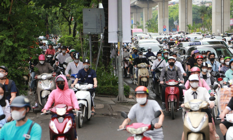 Hà Nội hỗ trợ đổi xe điện: Bài toán không chỉ là tiền