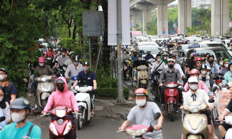 Hà Nội hỗ trợ đổi xe điện: Bài toán không chỉ là tiền