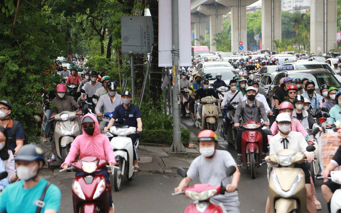 Hà Nội hỗ trợ đổi xe điện: Bài toán không chỉ là tiền