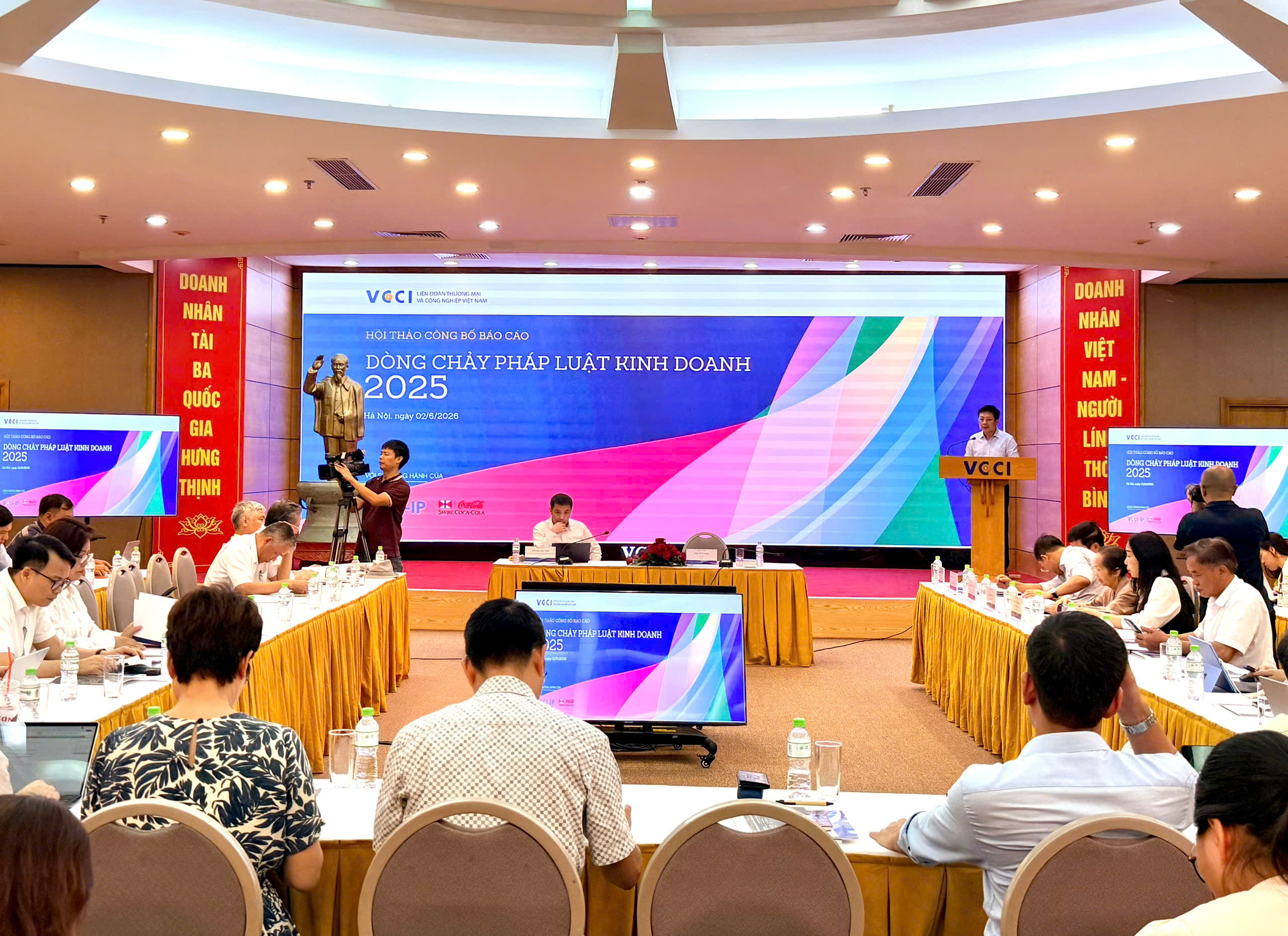 Luật ban hành kỷ lục, vì sao doanh nghiệp vẫn “kêu”?