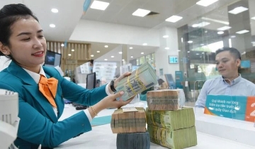 Kỷ nguyên tiền rẻ khép lại, áp lực đè nặng người vay vốn