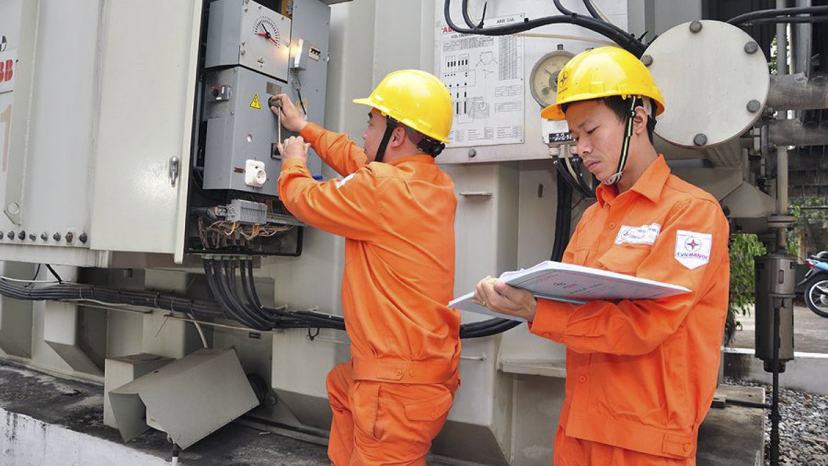 Bộ Tài chính cảnh báo áp lực từ giá điện, giáo dục, y tế có thể kéo lạm phát tăng trong những tháng cuối năm.
