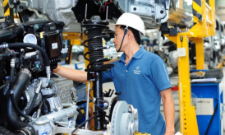 Xe sản xuất trong nước tiếp tục áp đảo xe nhập khẩu về sản lượng.