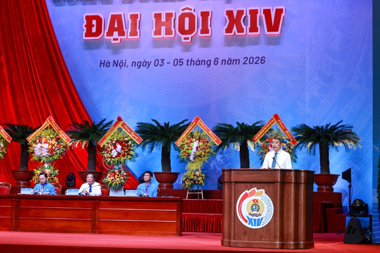 Thủ tướng Lê Minh Hưng chủ trì chương trình trao đổi, thảo luận với đại biểu dự Đại hội XIV Công đoàn Việt Nam.