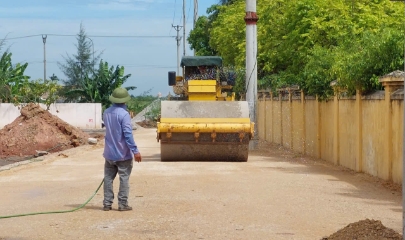 Tranh thủ thời tiết thuận lợi, các dự án được đẩy nhanh tiến độ.