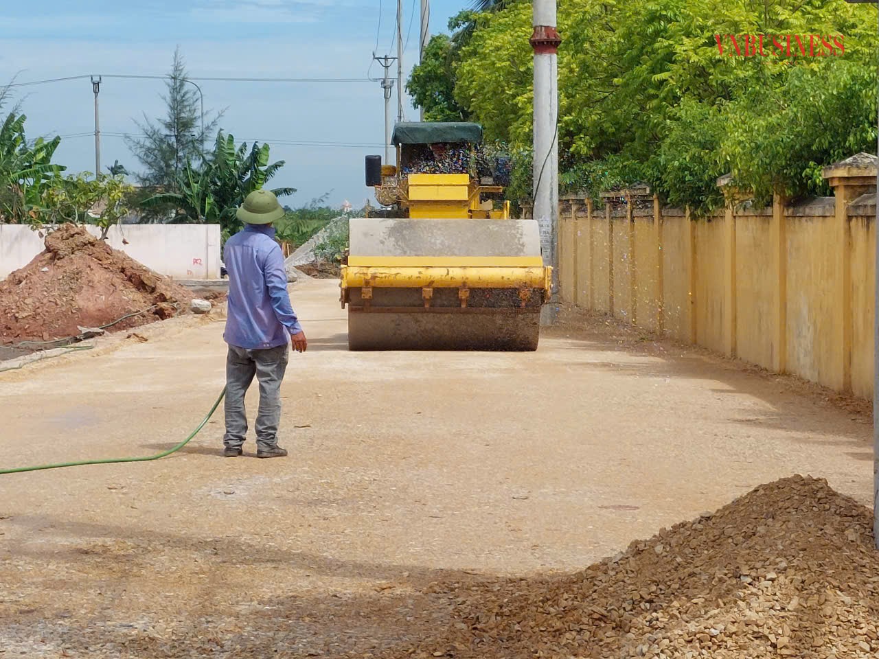 Các dự án đã triển khai tại xã Kiến Hải đang tranh thủ thời tiết thuận lợi, đẩy nhanh tiến độ.