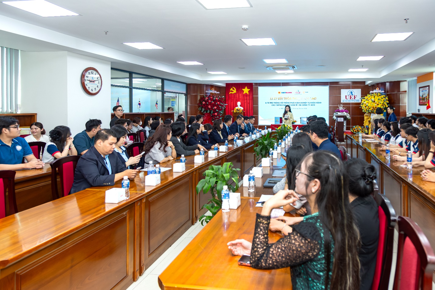 Toàn cảnh buổi Lễ ký kết hợp tác giữa Vietbank và UEF.