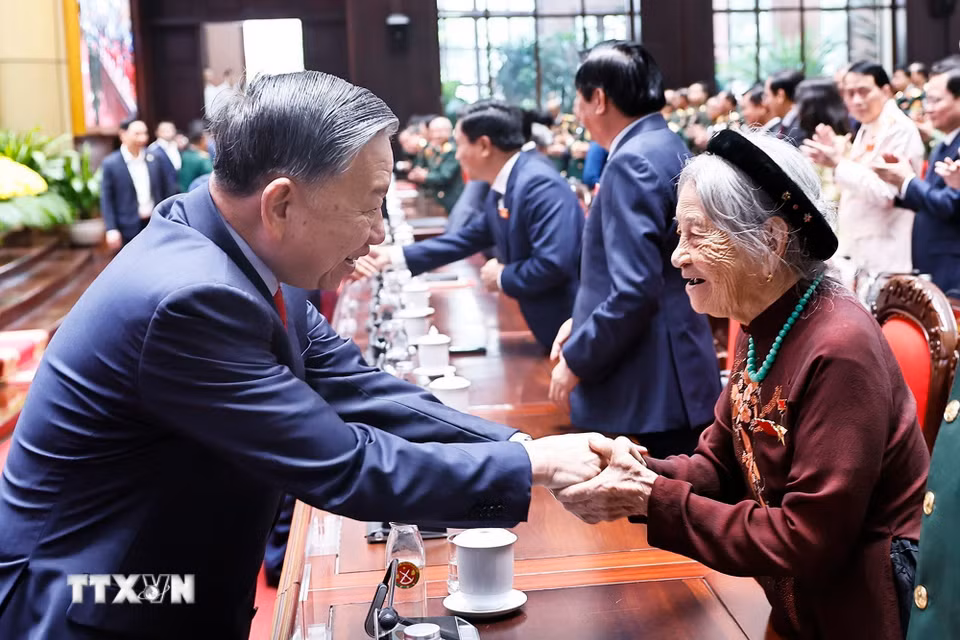 Tổng Bí thư, Chủ tịch nước Tô Lâm với đại biểu dự Đại hội. Ảnh: Doãn Tấn/TTXVN.