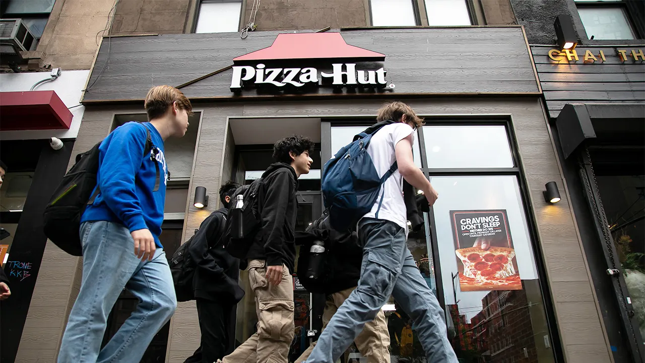 Pizza Hut nằm trong thương vụ chuyển nhượng trị giá 2,7 tỷ USD.