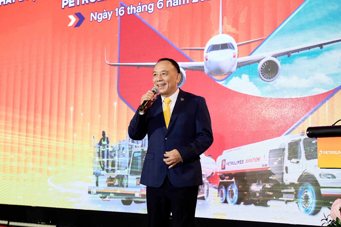 Ông Đào Đức Vũ – Phó Tổng Giám đốc Sun PhuQuoc Airways phát biểu tại hội thảo.