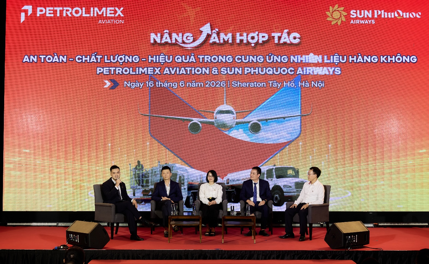 Phiên thảo luận mở tại hội thảo.