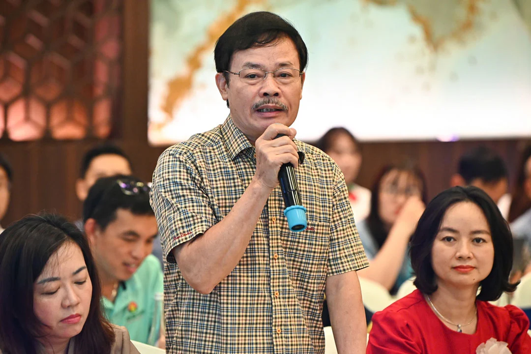 TS Nguyễn Xuân Dương, Chủ tịch Hội Chăn nuôi Việt Nam, nêu kiến nghị trong phiên đối thoại.