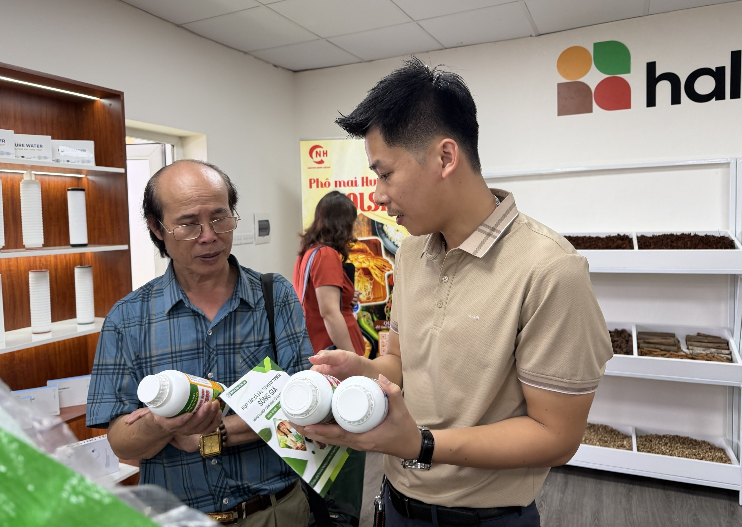 Bộ Nông nghiệp và Môi trường đã cắt giảm 8.987 ngày giải quyết thủ tục hành chính, tương ứng giảm 53,39%; tiết kiệm khoảng 5.310 tỷ đồng chi phí tuân thủ cho người dân, doanh nghiệp