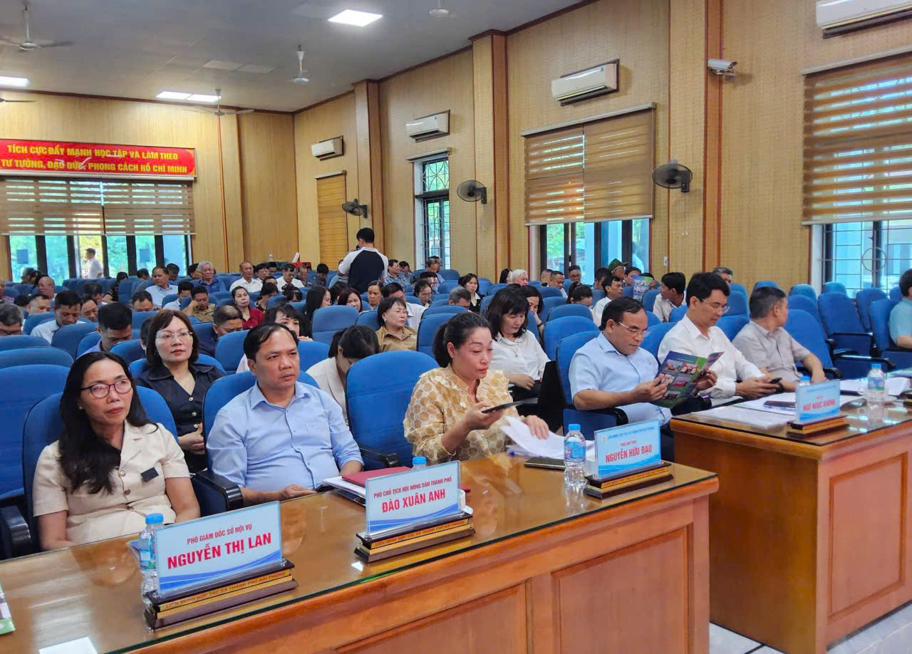 Đại diện các HTX nêu ra nhiều vướng mắc cần tháo gỡ.