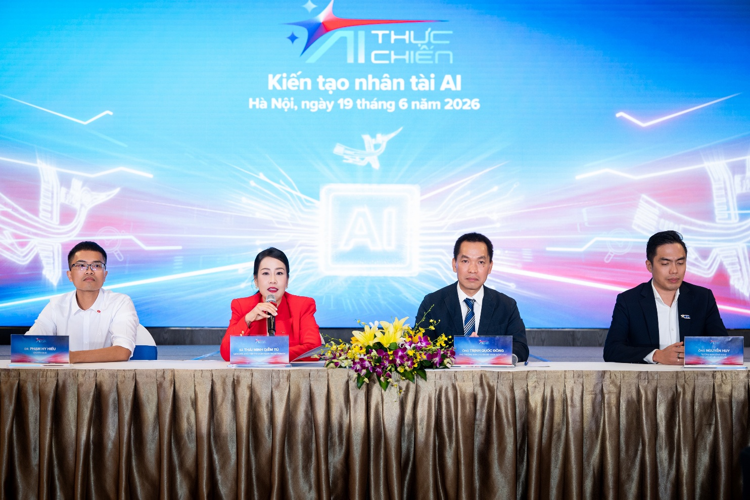 Ban tổ chức công bố những điểm mới của AI Thực chiến mùa 2. Ảnh: Techcombank