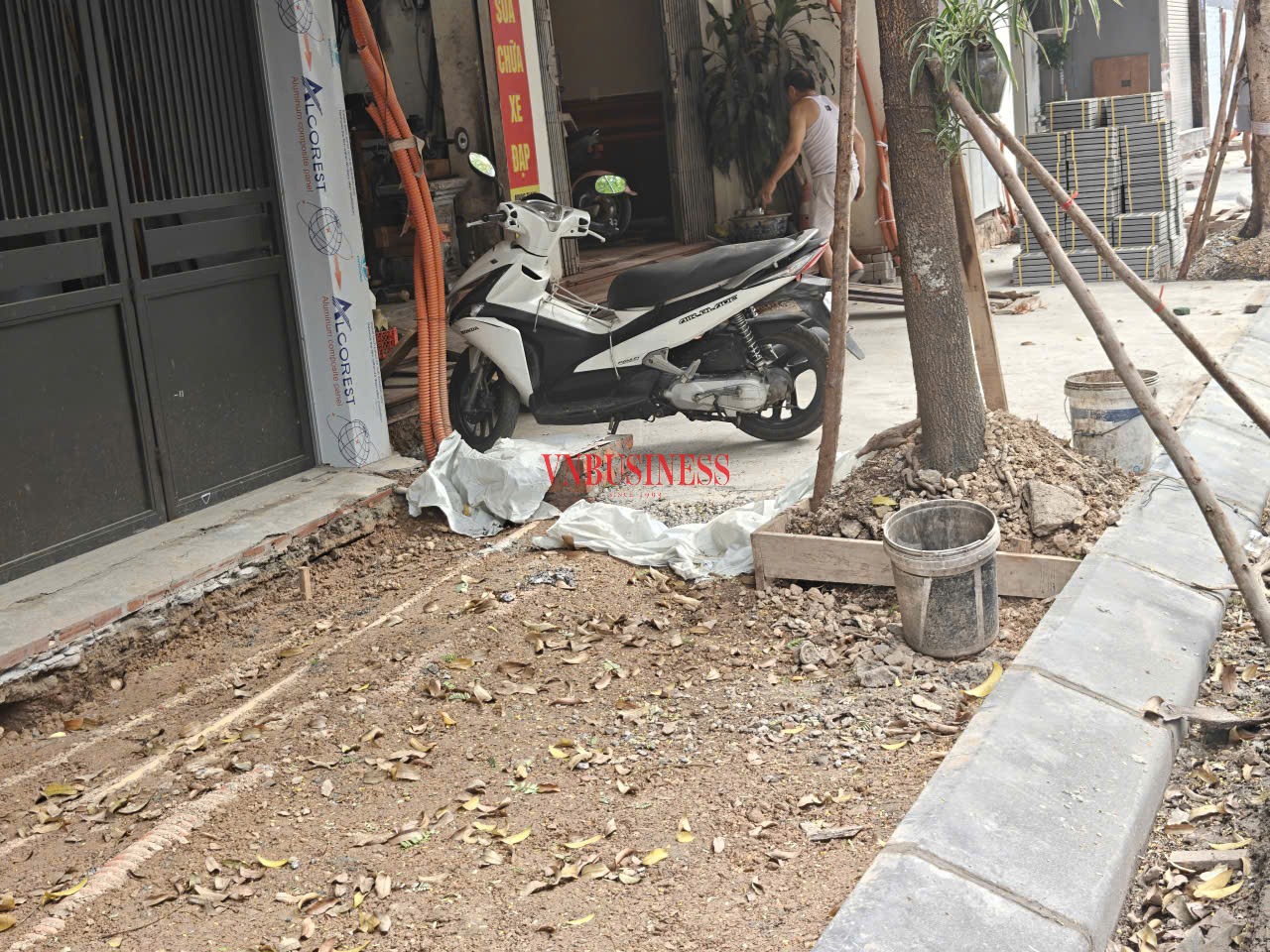 Đơn vị thi công đã tiến hành đổ bê tông, trong khi hào cáp chưa được khắc phục.