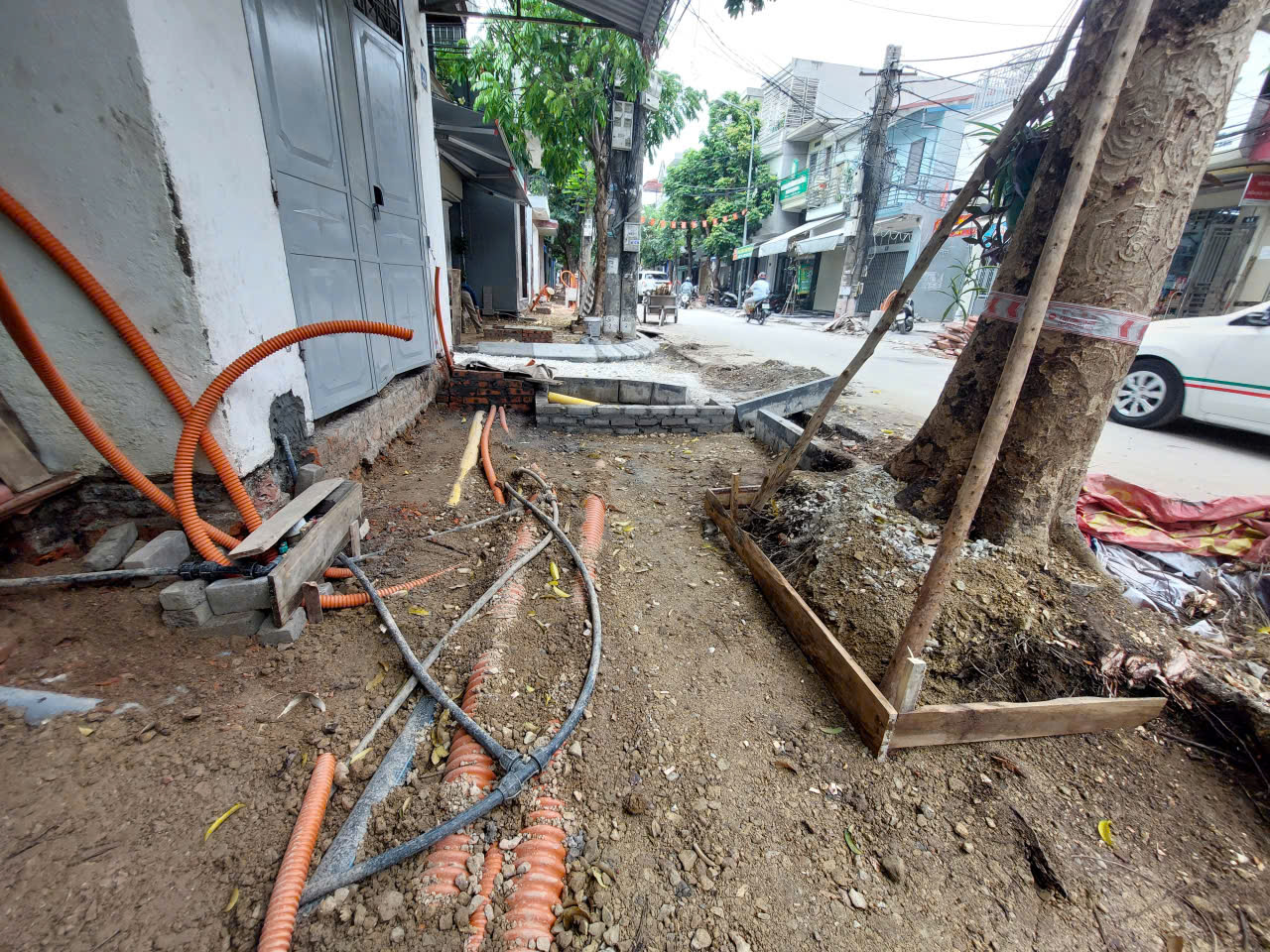 Một số việc tại các dự án đã thi công chưa đúng hồ sơ được duyệt.