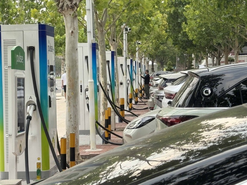 Hạ tầng sạc đang chịu áp lực từ đà tăng trưởng xe điện.