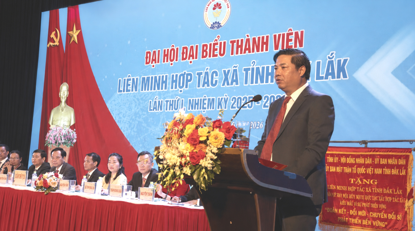 Bí thư Tỉnh ủy Đắk Lắk Lương Nguyễn Minh Triết phát biểu tại đại hội.