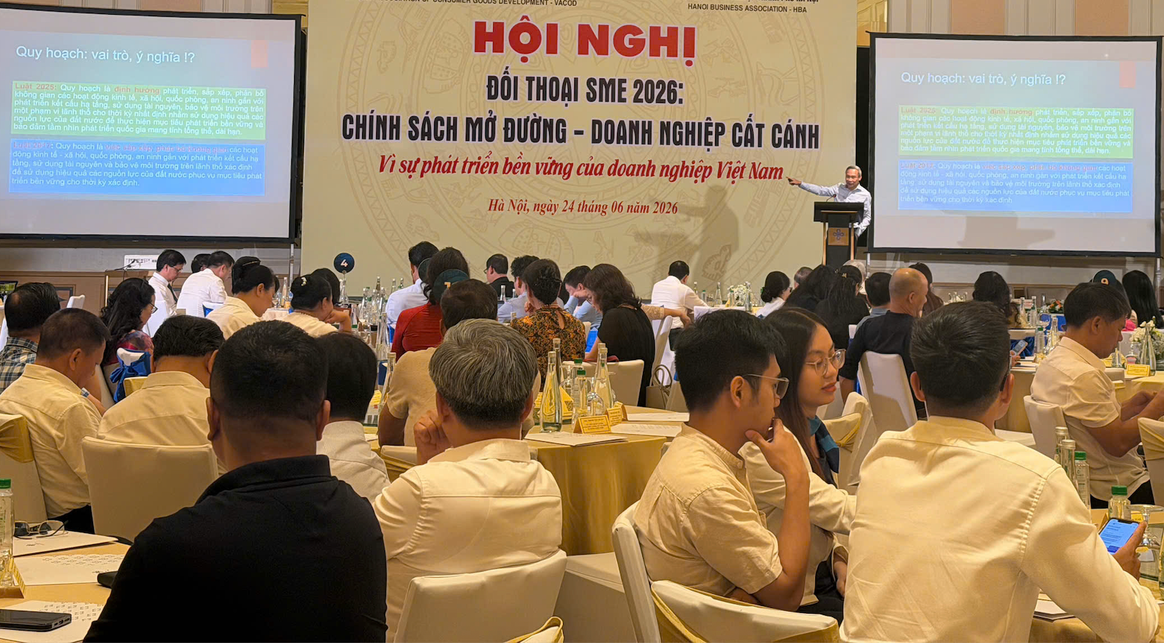 Toàn cảnh Hội nghị.