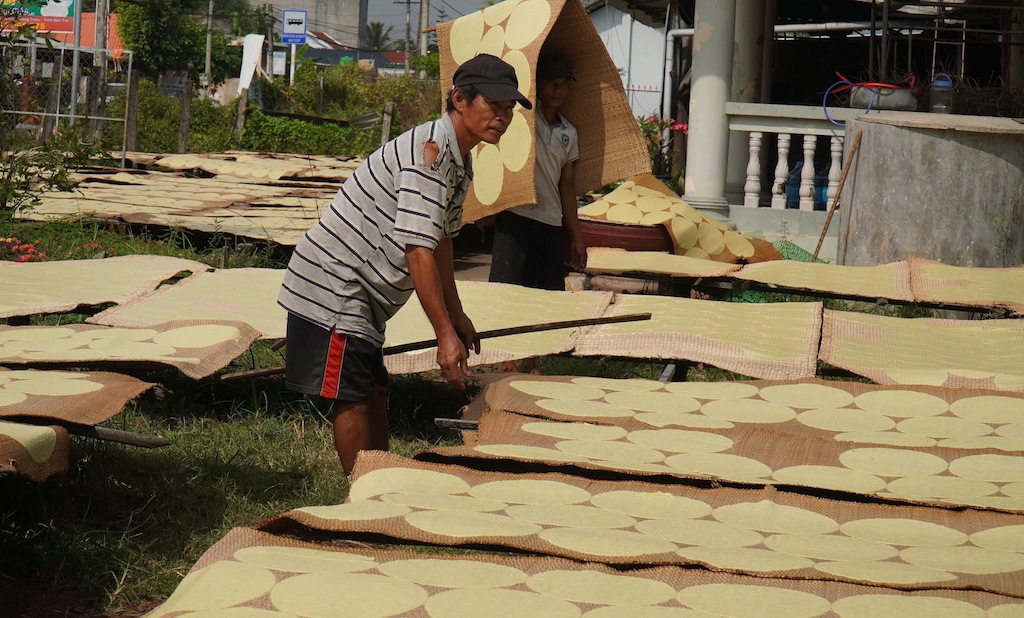 Bánh phồng Sơn Đốc: Giữ hồn làng nghề nhờ nhãn hiệu tập thể