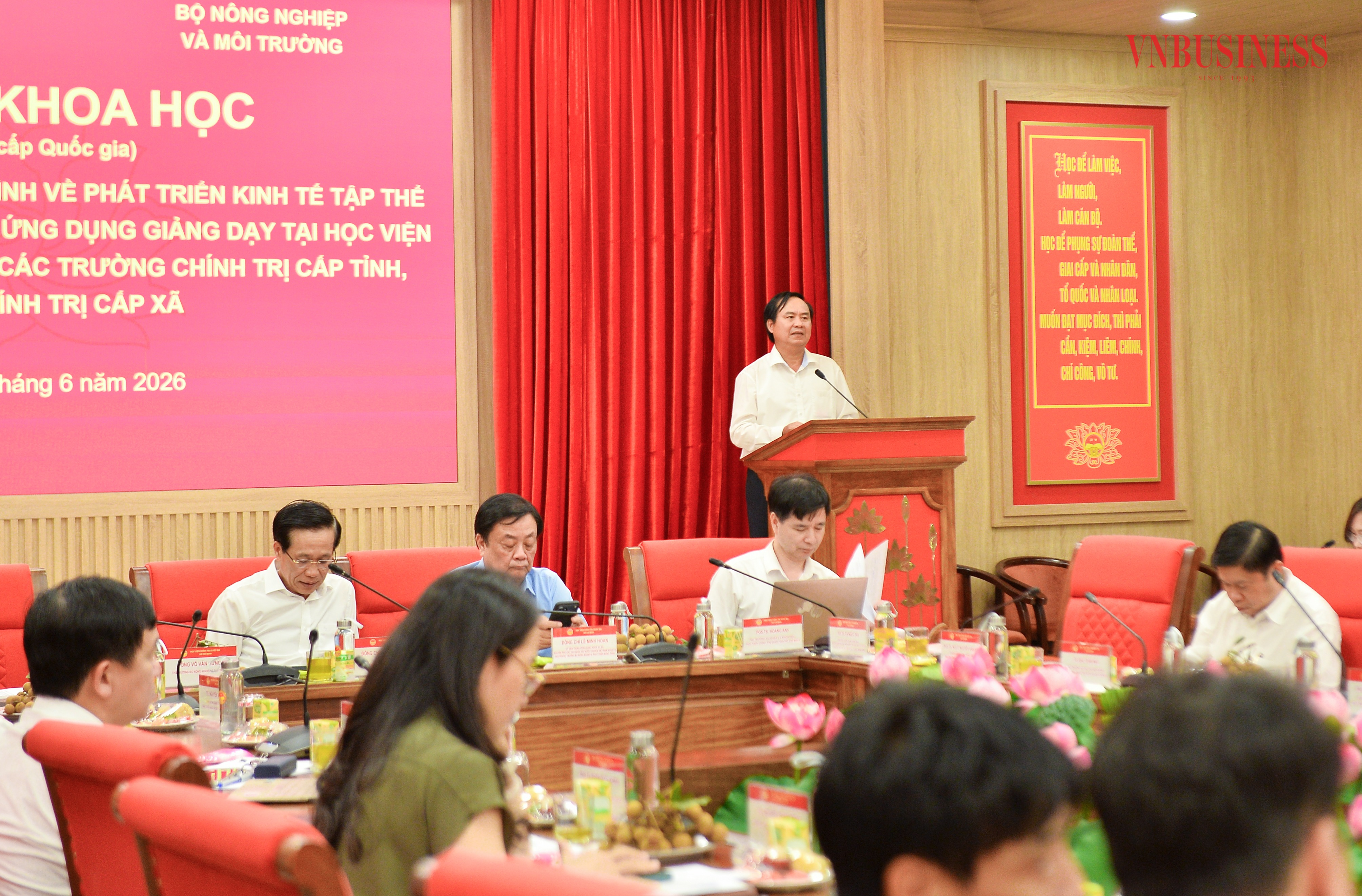 Thứ trưởng Bộ Nông nghiệp và Môi trường Võ Văn Hưng