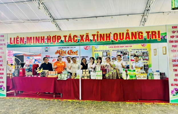 Các HTX tham gia hội chợ thương mại quốc tế Nhịp Cầu Xuyên Á (Ảnh Viết Mễ)