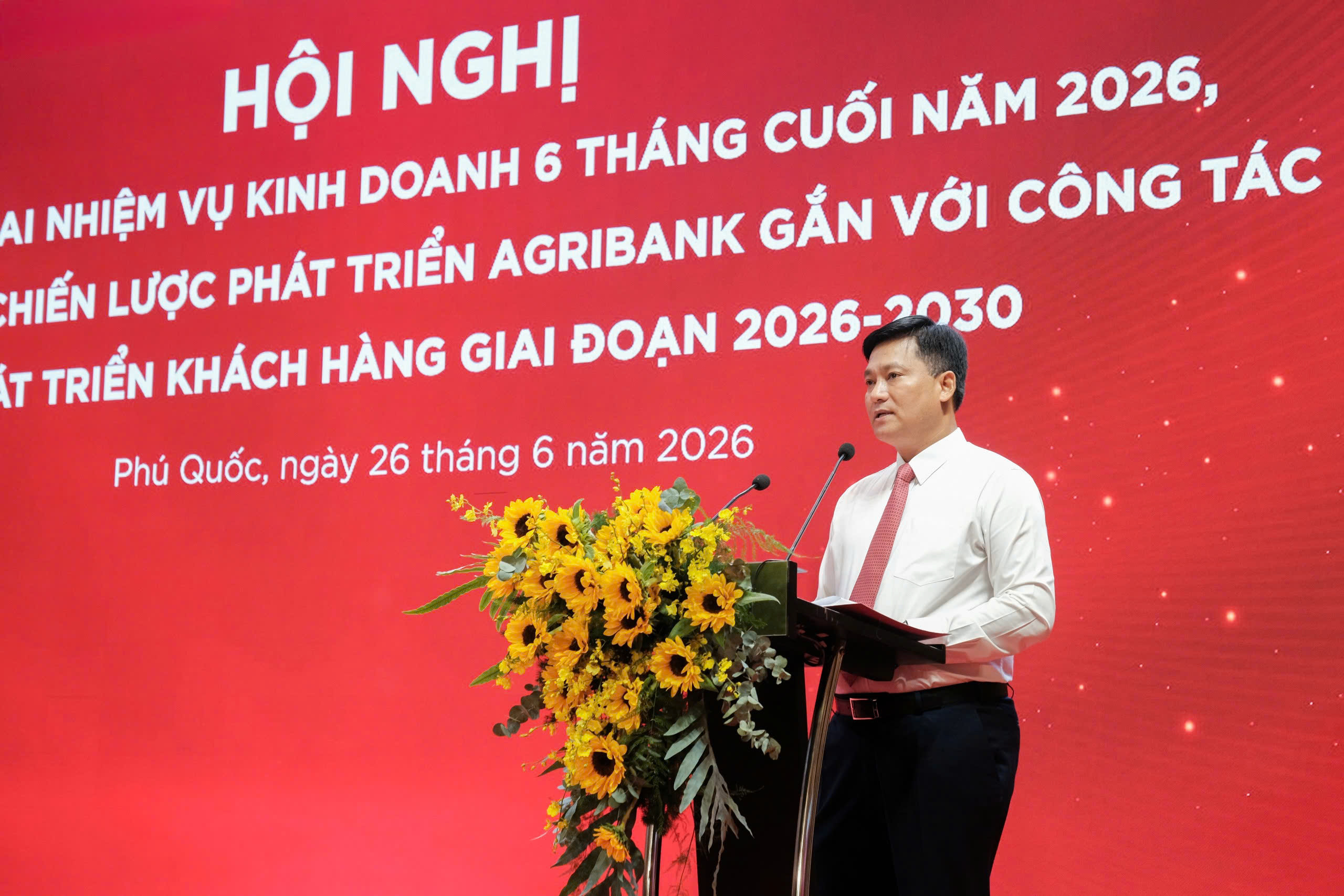 Đồng chí Phạm Toàn Vượng - Thành viên HĐTV, Tổng Giám đốc phát biểu tại Hội nghị.