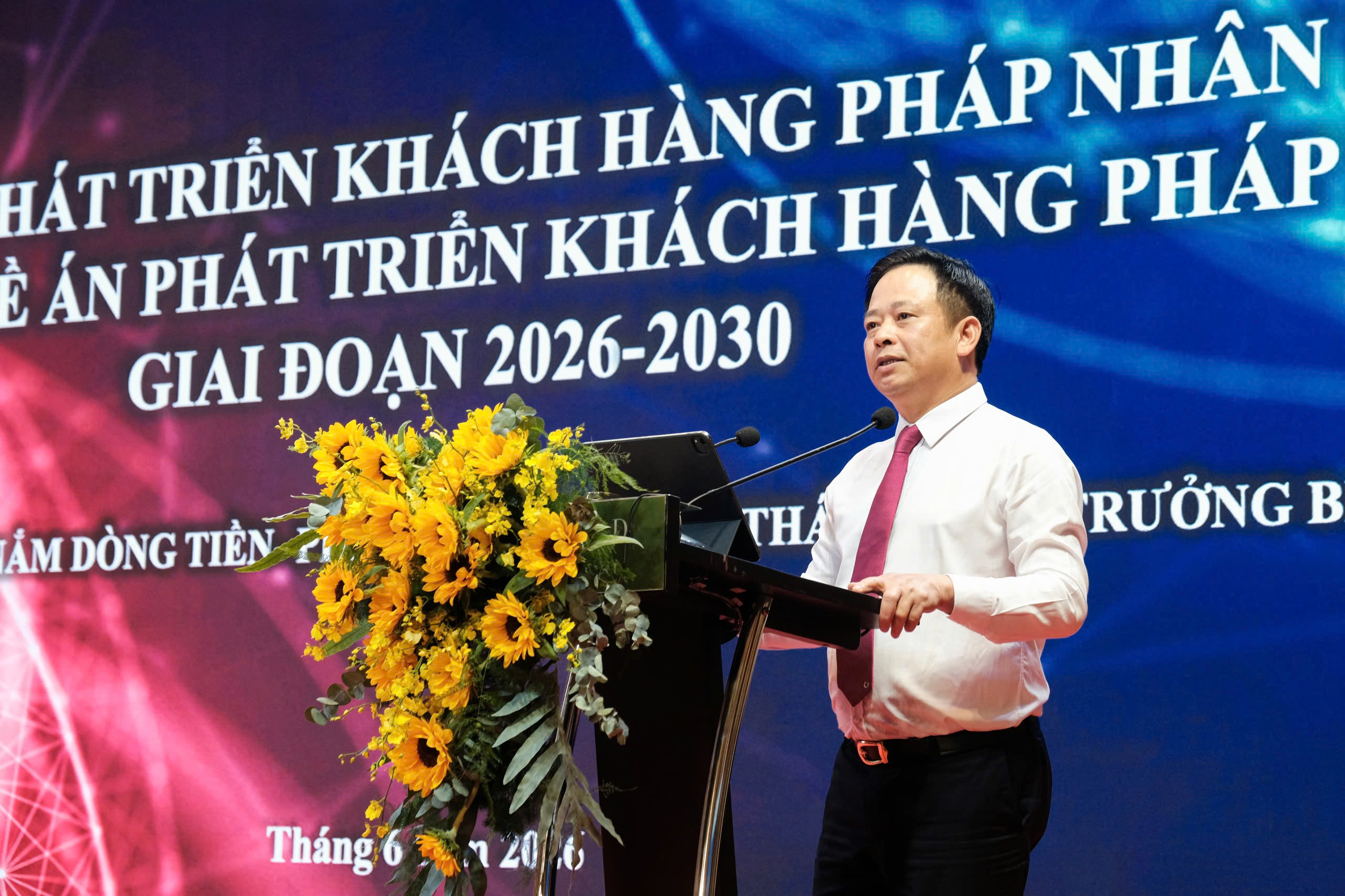 Đồng chí Hoàng Minh Ngọc - Phó Tổng Giám đốc phát biểu ý kiến tại Hội nghị.