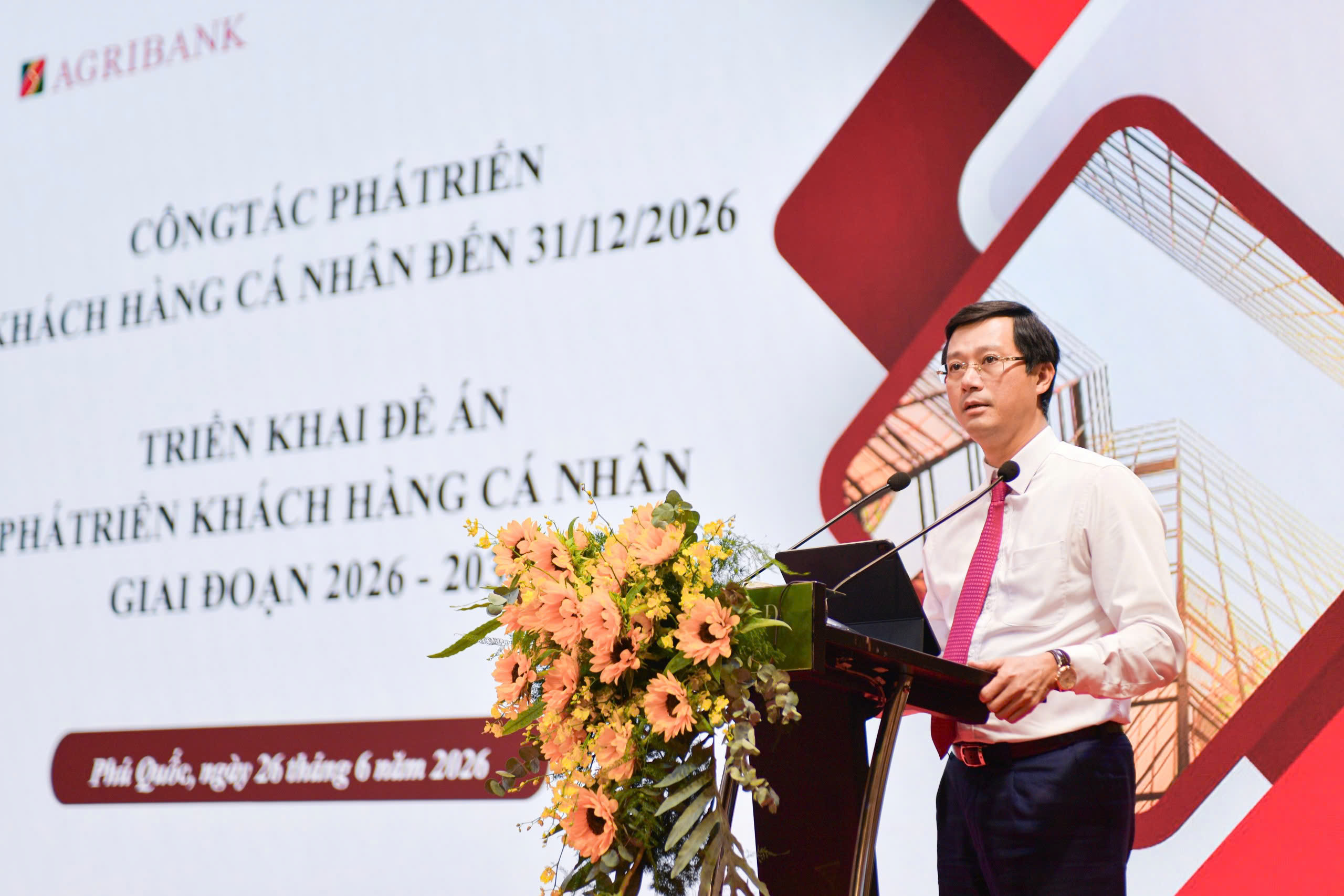 Đồng chí Đỗ Đức Thành - Phó Tổng Giám đốc phát biểu ý kiến tại Hội nghị.