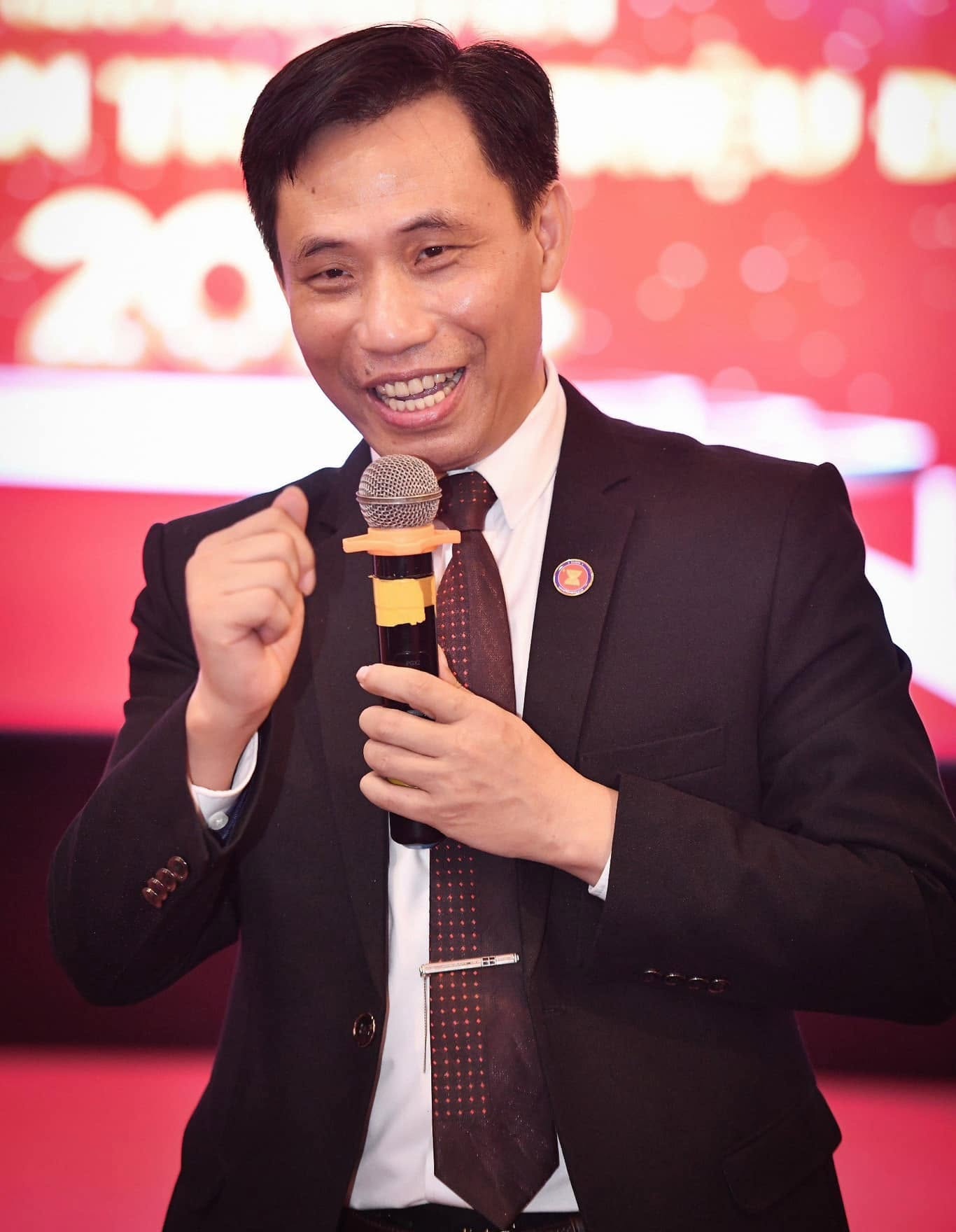 TS Nguyễn Thanh Hoàn.
