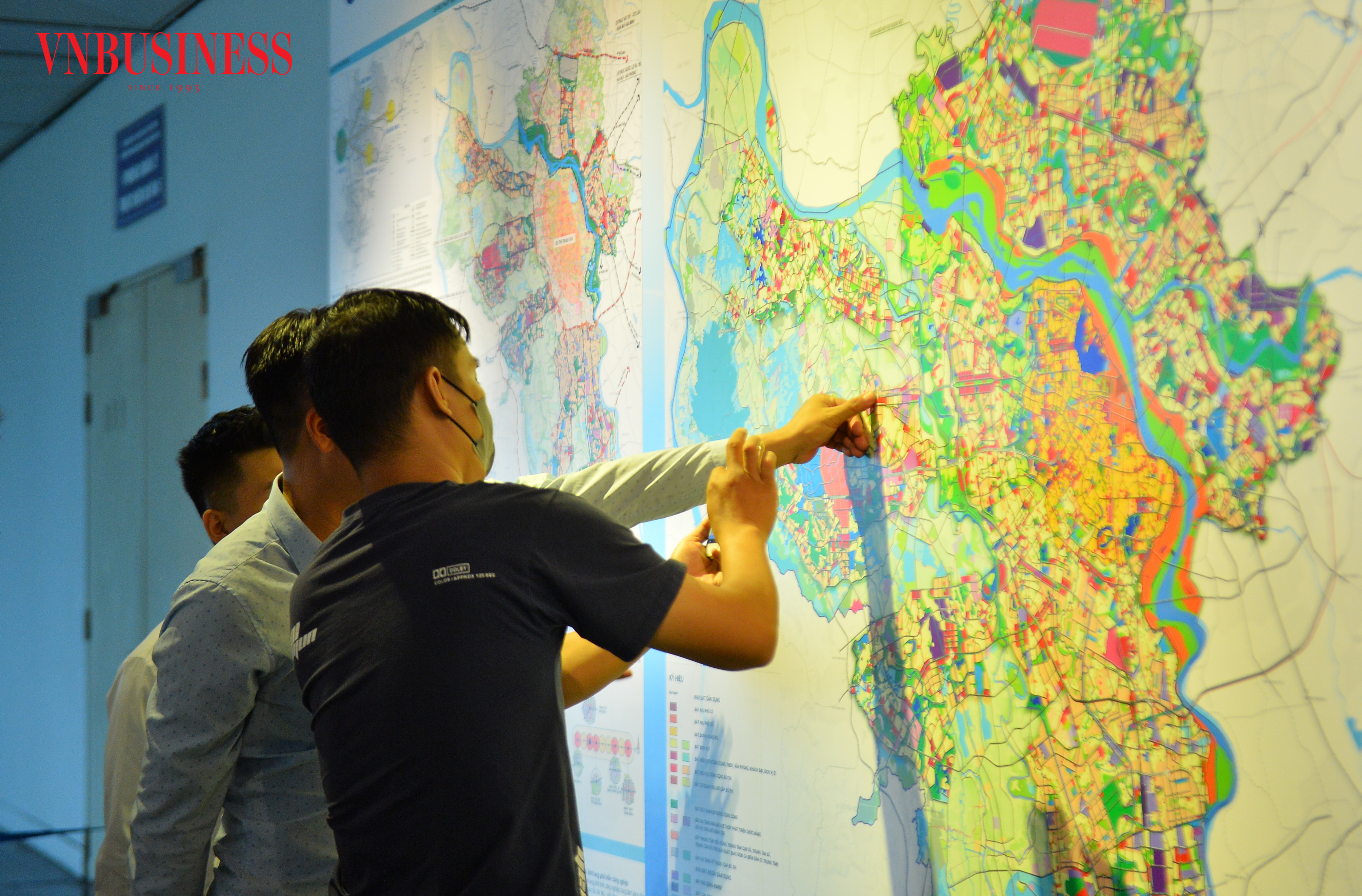 Không gian triển lãm giới thiệu nhiều định hướng phát triển giao thông hiện đại với các tuyến đường vành đai, đường sắt đô thị, mạng lưới kết nối vùng và hạ tầng thông minh. Đây được xem là nền tảng để Hà Nội mở rộng không gian phát triển trong nhiều thập kỷ tới.
