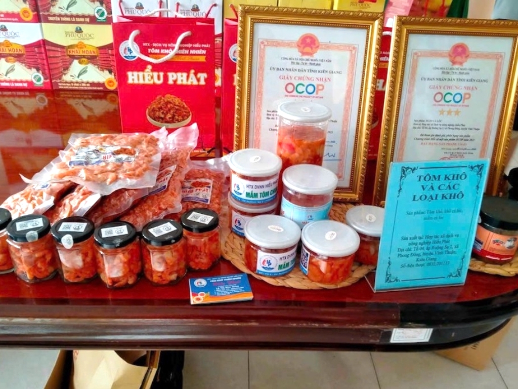 Các sản phẩm OCOP của HTX Dịch vụ nông nghiệp Hiểu Phát được đầu tư từ chất lượng, bao bì đến truy xuất nguồn gốc, từng bước hình thành tài sản trí tuệ và nâng sức cạnh tranh trên thị trường.