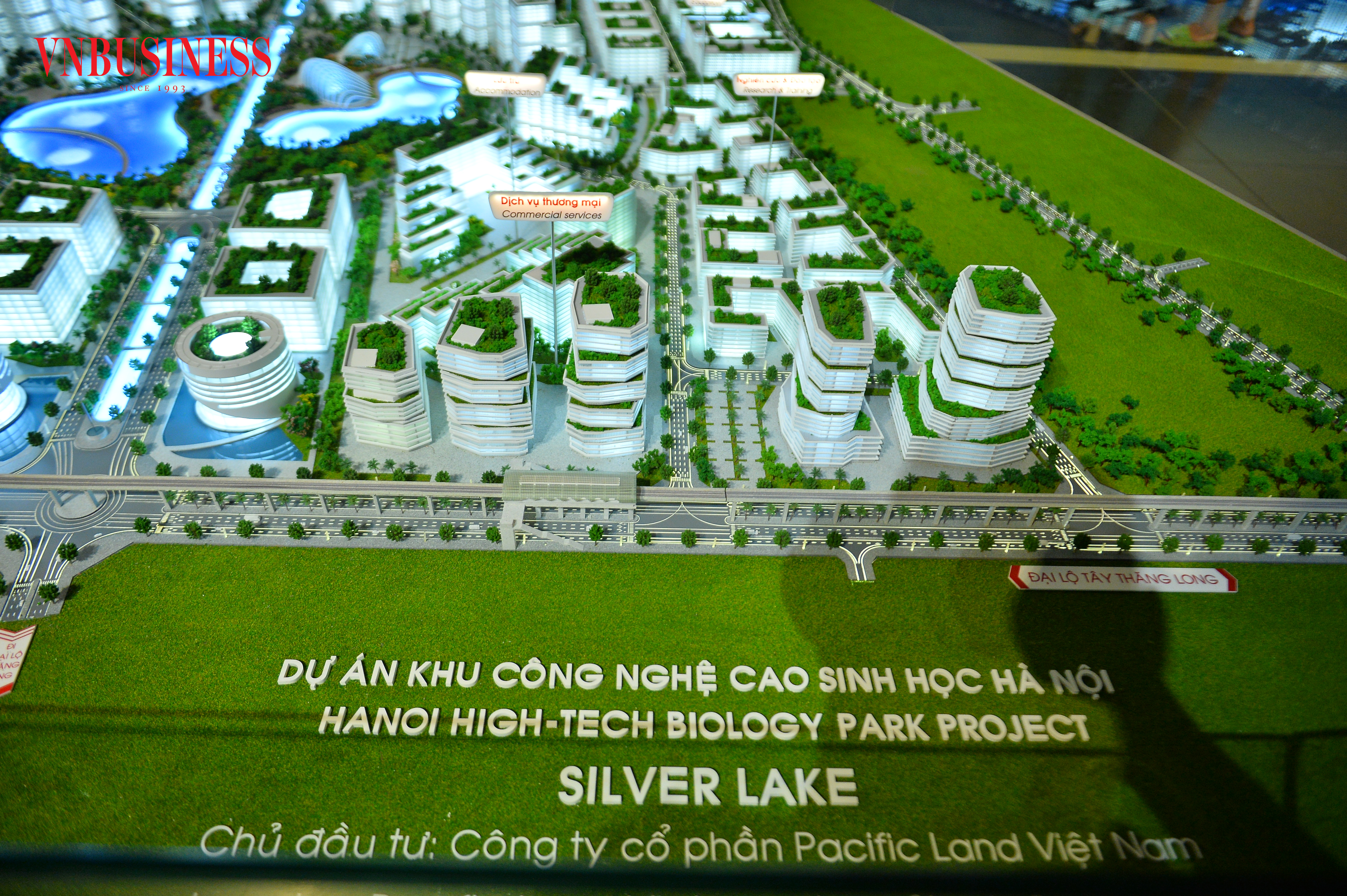 Các mô hình đô thị sáng tạo, trung tâm tài chính, khu công nghệ cao và không gian đổi mới sáng tạo được giới thiệu tại triển lãm cho thấy khát vọng đưa Hà Nội trở thành trung tâm phát triển của khu vực, đóng vai trò đầu tàu trong nền kinh tế tri thức.