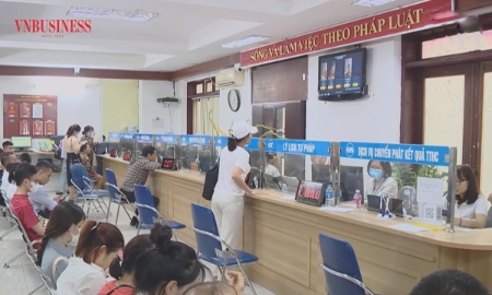 Khi thủ tục hành chính được rút ngắn, tỷ lệ hồ sơ quá hạn giảm mạnh, các quy trình điện tử hóa được mở rộng, thì rủi ro hành chính giảm xuống, từ đó tạo động lực thúc đẩy đầu tư dài hạn.