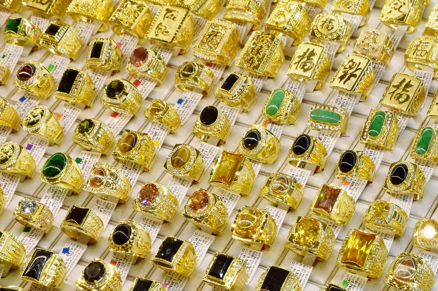 Giá vàng tăng hơn 2 triệu đồng/lượng, vàng nhẫn và vàng miếng cùng vượt 148 triệu