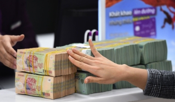 Lãi suất huy động và trái phiếu cùng tăng: Cuộc đua hút vốn có đáng lo?